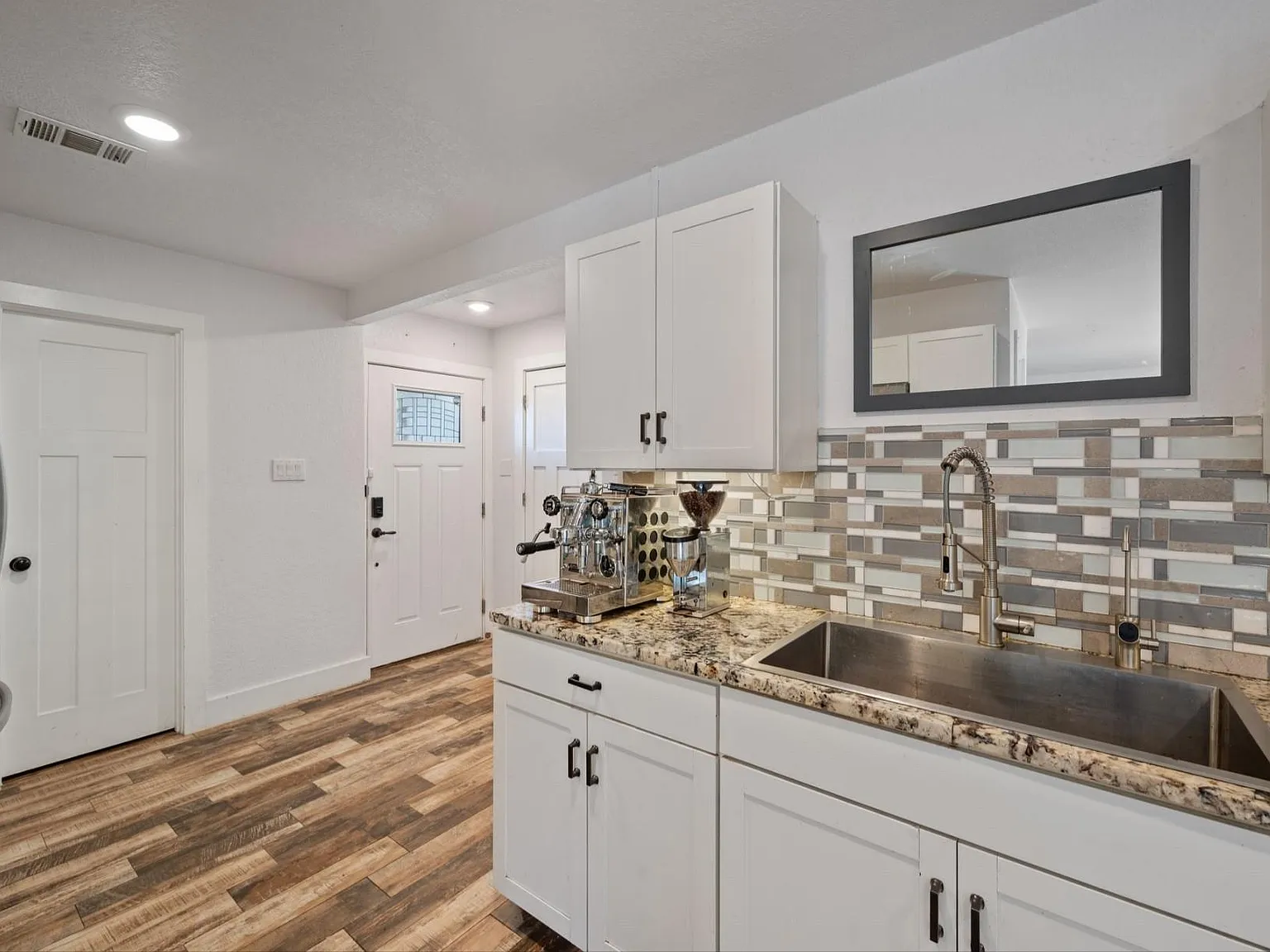 4 bed, 2.0 bath, 1458 sqft, $2,100 — Photo 4