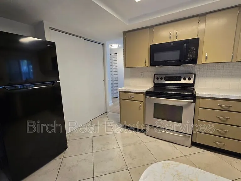 7435 Live Oak Ln — Photo 5