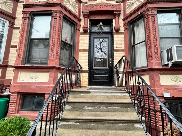 552 11th Street image 1 of 7