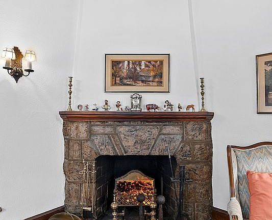3rd image of 3434 Giles Pl