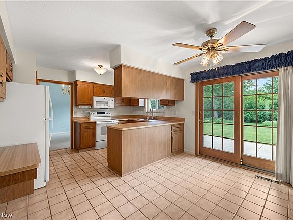3rd image of 24533 Framingham Dr