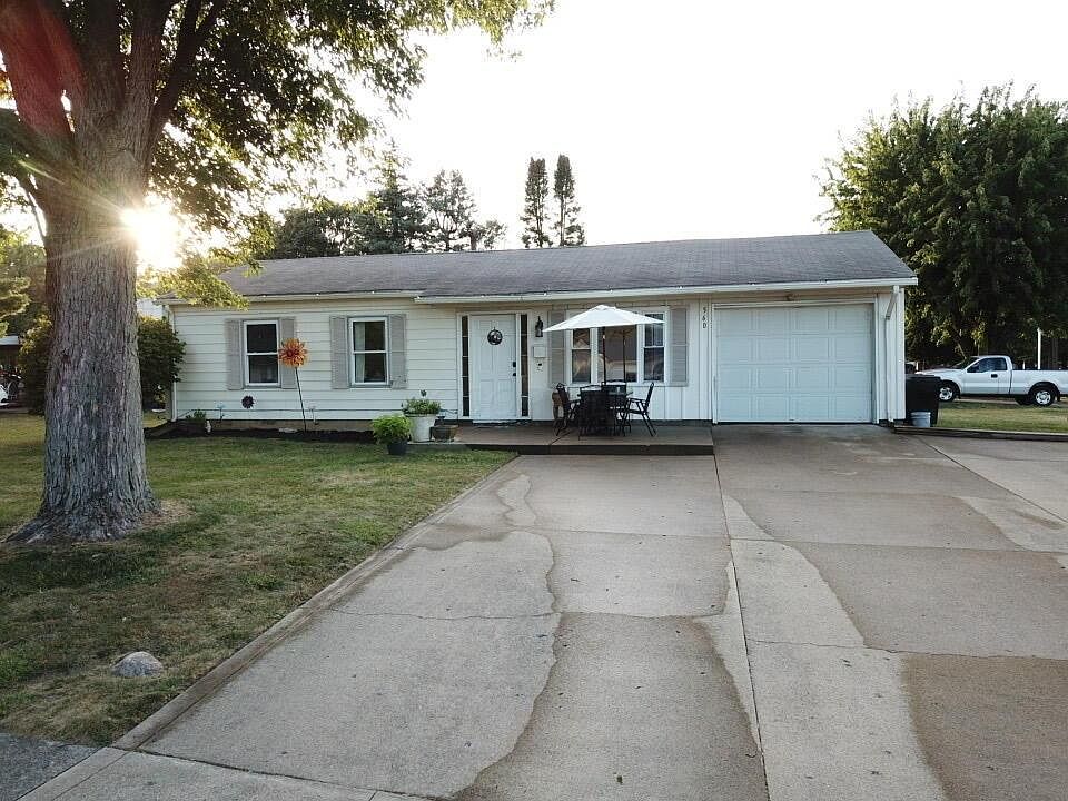 1st image of 560 Nassau Dr