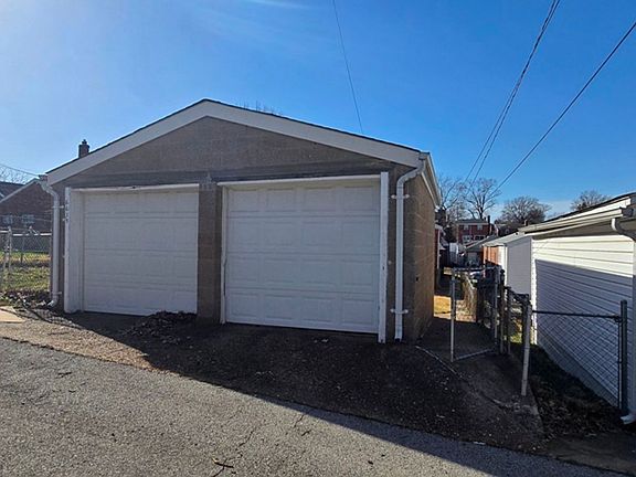 2nd image of 6639 Tholozan Ave