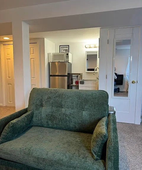 27 Graceland Dr #B — Photo 3