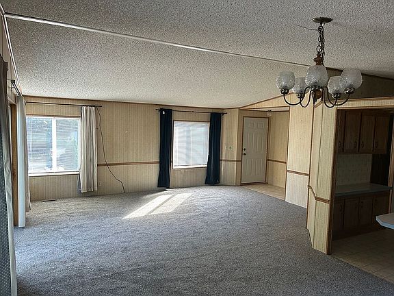 5th image of 409 NW Park West Dr