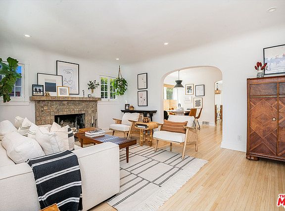 4th image of 725 N Ogden Dr