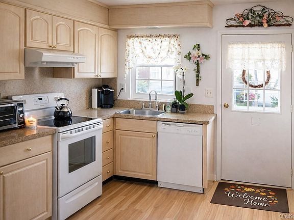 4th image of 124 Exmore Court #A