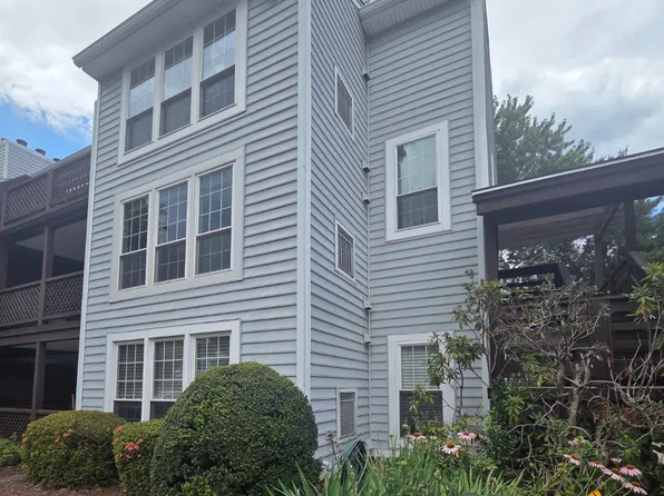 10000 Oakton Terrace Rd, Oakton, VA 22124