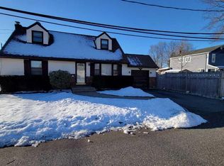 613 6th St, East Northport, NY 11731