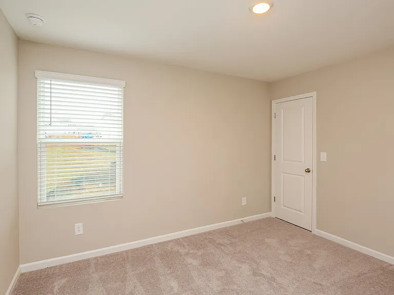 247 Pond Ct — Photo 11