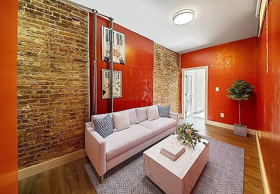 4th image of 2353 Pacific St #2R