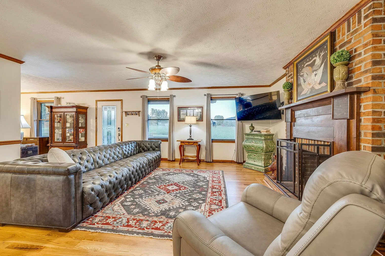 2 bed, 2.0 bath, 1819 sqft, $4,816 — Photo 2
