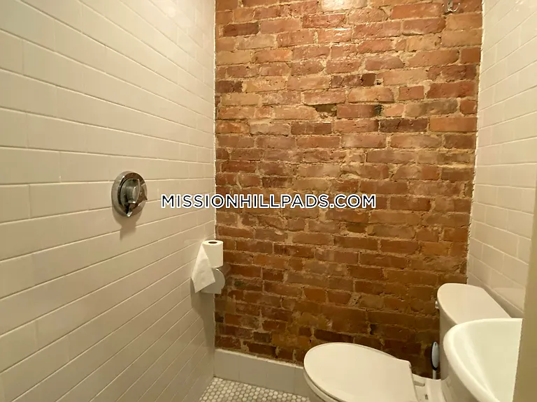 830 Huntington Ave #3 — Photo 5