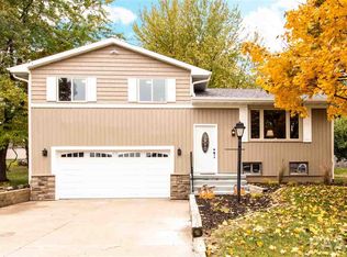 305 Whispering Oaks Dr, Metamora, IL