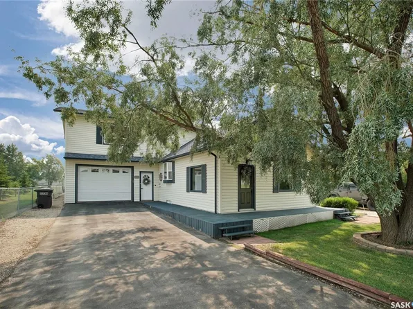 111 4th Street N, Wakaw, SK S0K 4P0