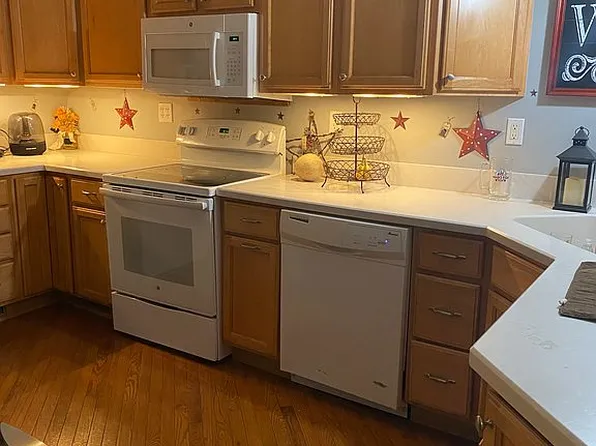 10 W Maxwell Dr, Shelby, OH 44875