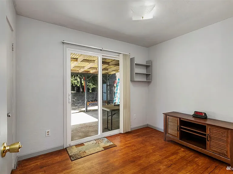 1326 Ivy Rd — Photo 5