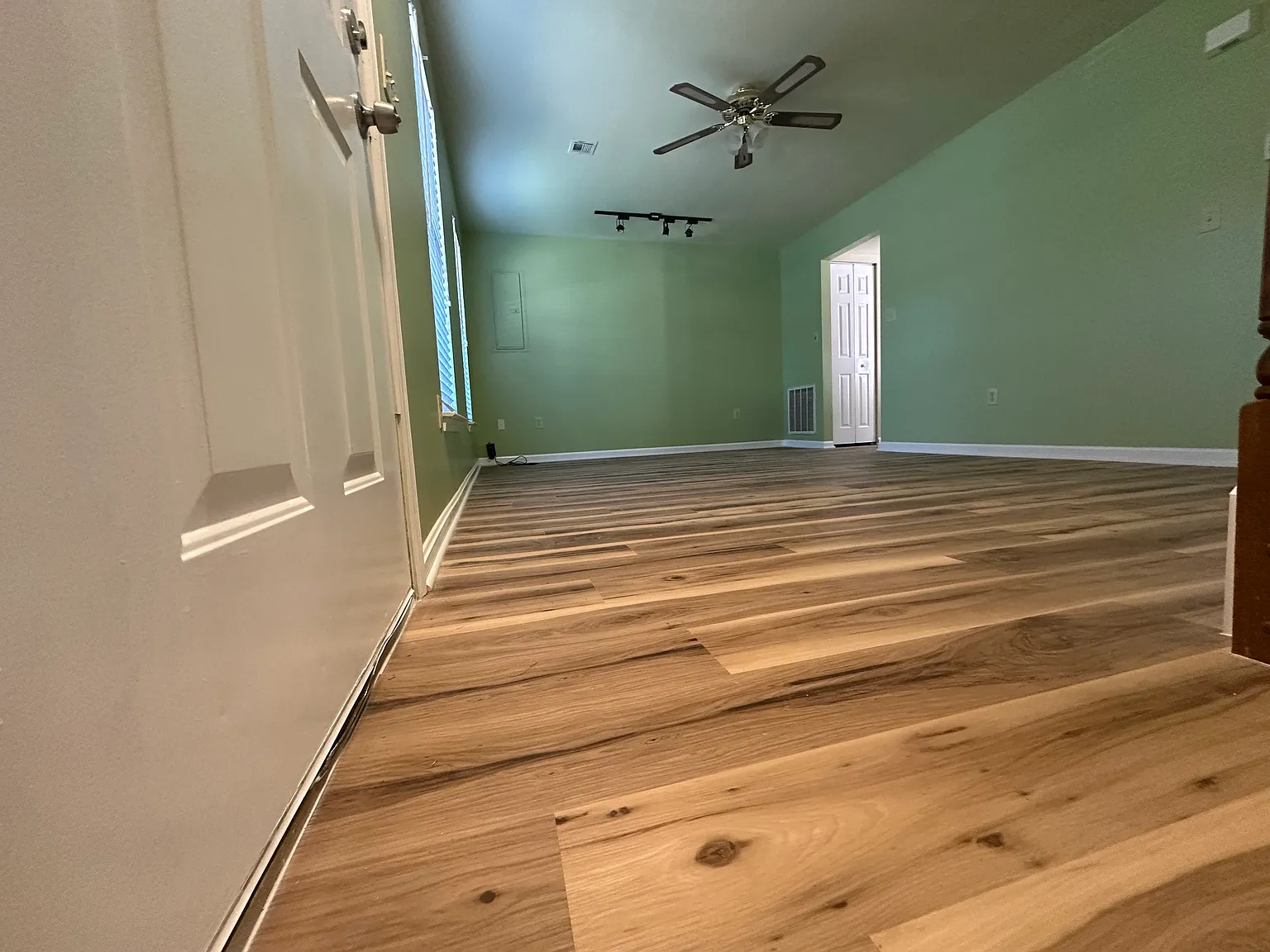335 Stonehedge Ln — Photo 4