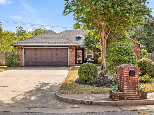 1608 Shadybrook Ln, Edmond, OK 73013