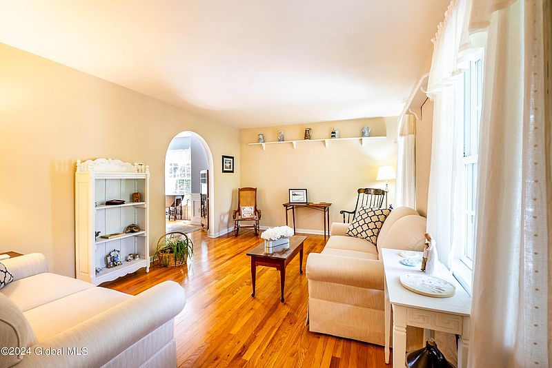 3rd image of 29 Henkes Lane