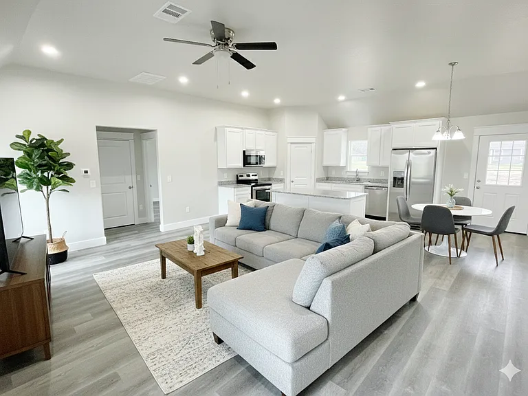 410 Kats Ave — Photo 3