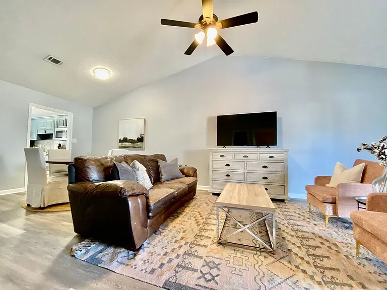645 Brook Trl — Photo 3