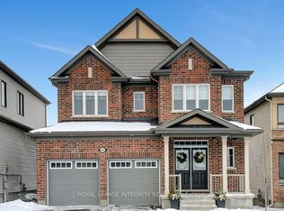 547 Parade Dr, Ottawa, ON K2S 0Y1