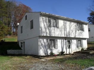 1022 Niagara Rd, Vinton, VA 24179