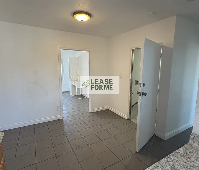 841 W Florence Ave — Photo 17