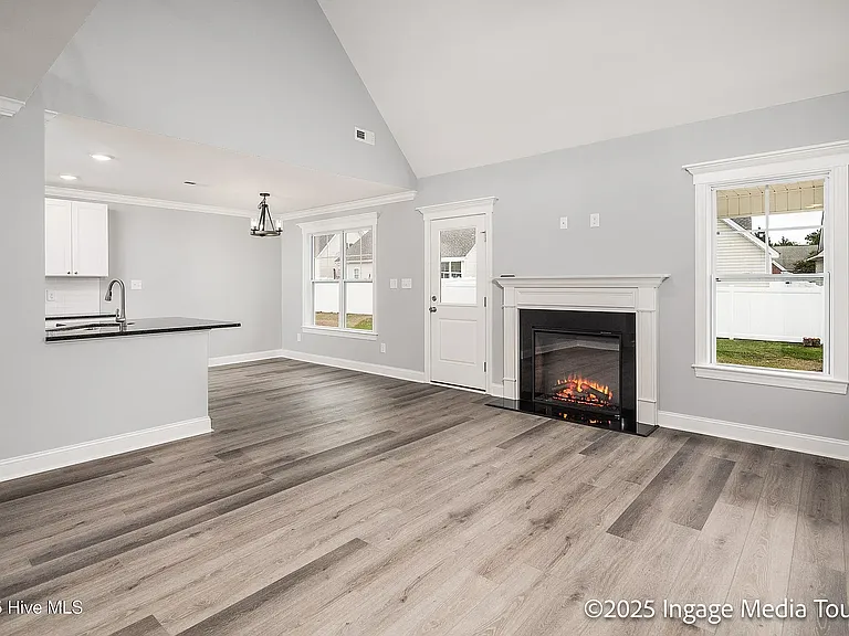 1200 Hunley Ct — Photo 4