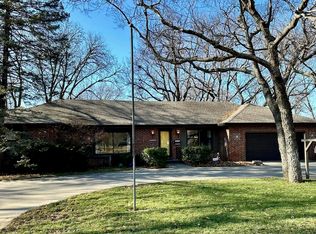 2825 SW Jewell Ave, Topeka, KS 66611