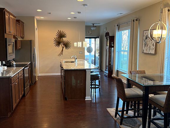 3rd image of 424 Farintosh Valley Ln