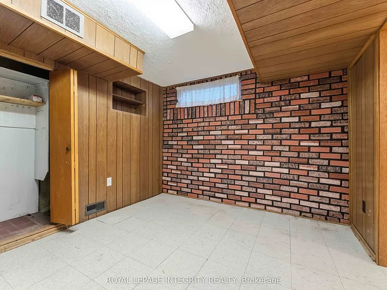 1842 Playfair Dr — Photo 33