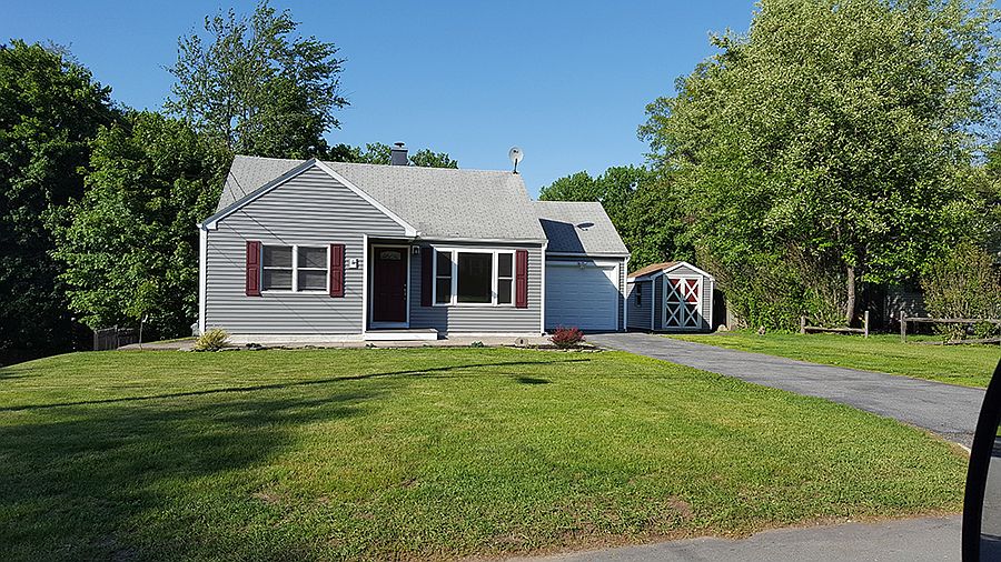 1st image of 8 Hilltop Dr