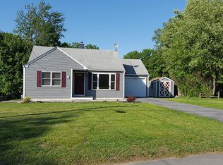 8 Hilltop Dr, New Windsor, NY 12553