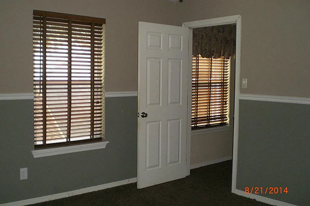 3 bed, 2.5 bath, 2558 sqft, $2,200 — Photo 4