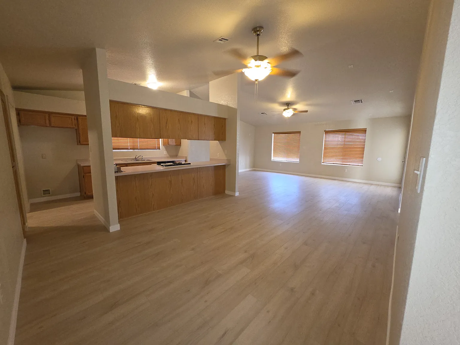 4 bed, 2100 sqft, $2,000 — Photo 3