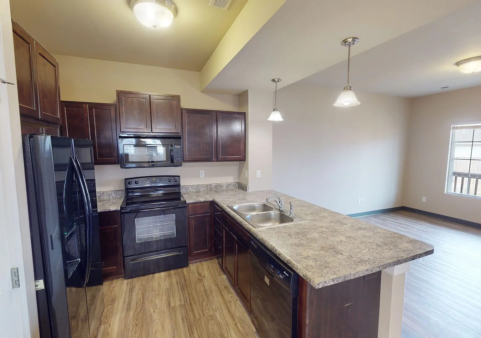 3 Bedroom Townhome in Ankeny Available NOW! — Photo 3