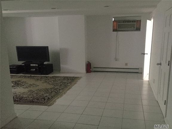 2nd image of 7 Spinney Hill Dr