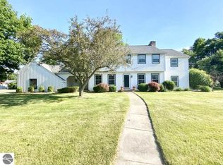 548 Fairlane Dr, Alma, MI 48801