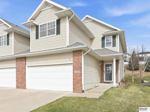 17532 Parker Plz, Omaha, NE 68118