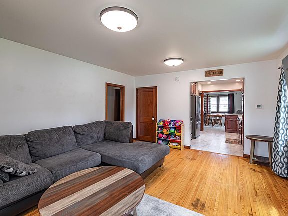 2nd image of 1636 Onalaska AVENUE