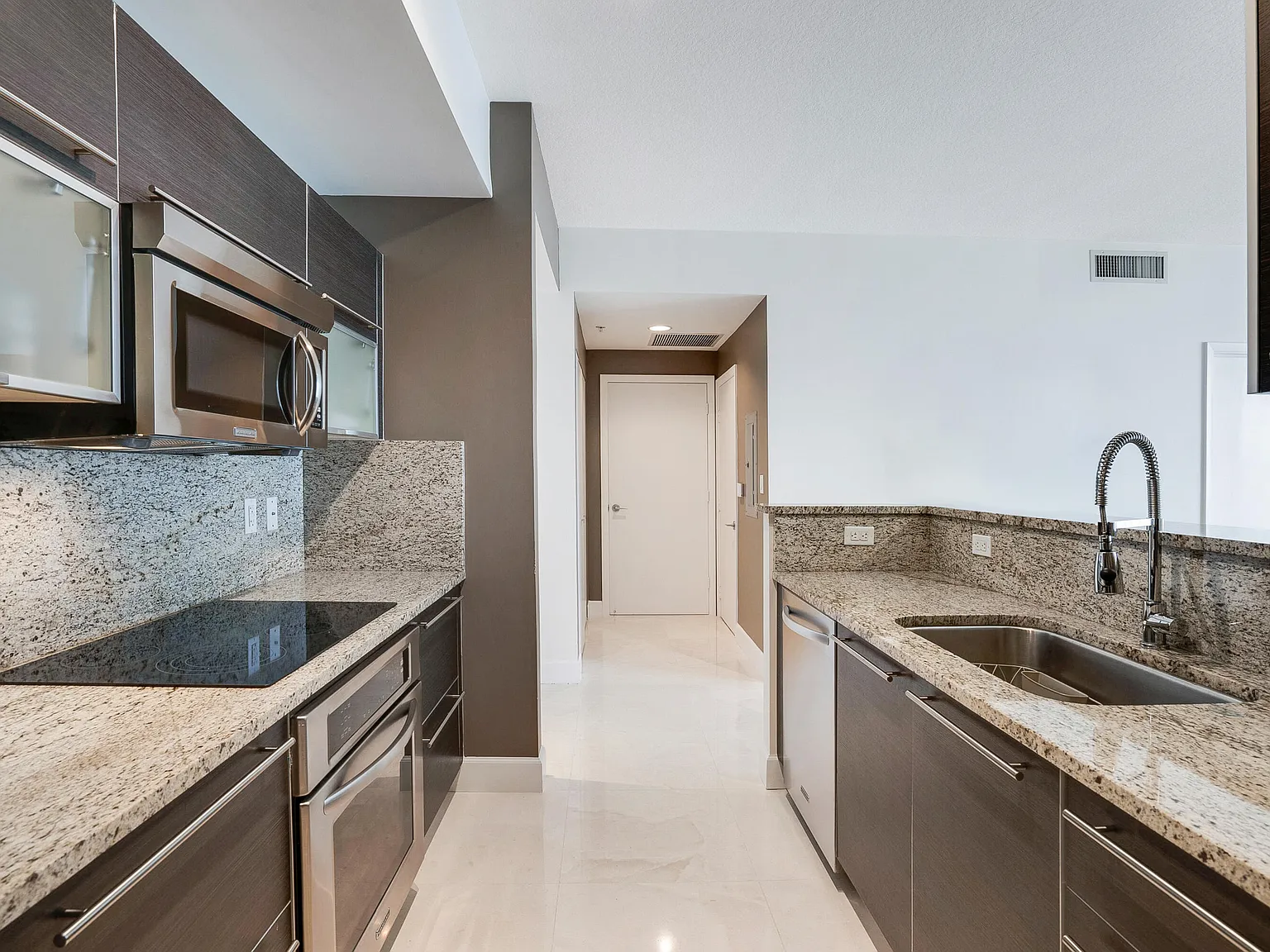 2 bed, 2.0 bath, 1120 sqft, $5,000 — Photo 4