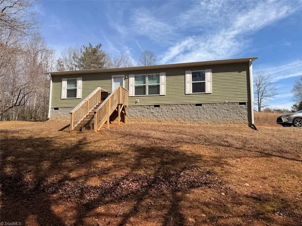 146 Ringwood Dr, Mount Airy, NC 27030
