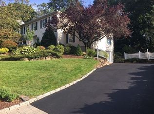 18 Rock Ridge Rd, Mahwah, NJ 07430