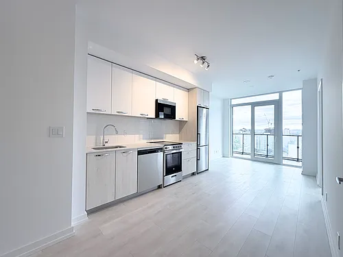 75 James St S Photo 1
