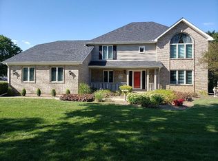 2806 Woodview Dr, Spring Grove, IL 60081