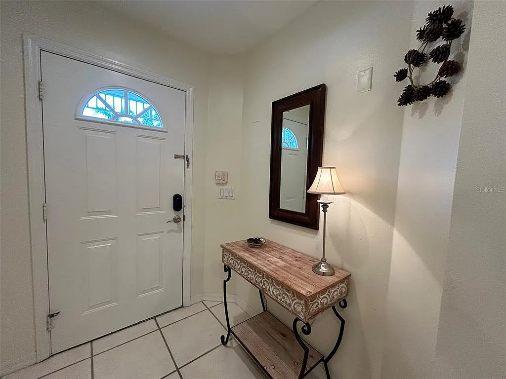 2 bed, 2.0 bath, 1117 sqft, $4,000 — Photo 2