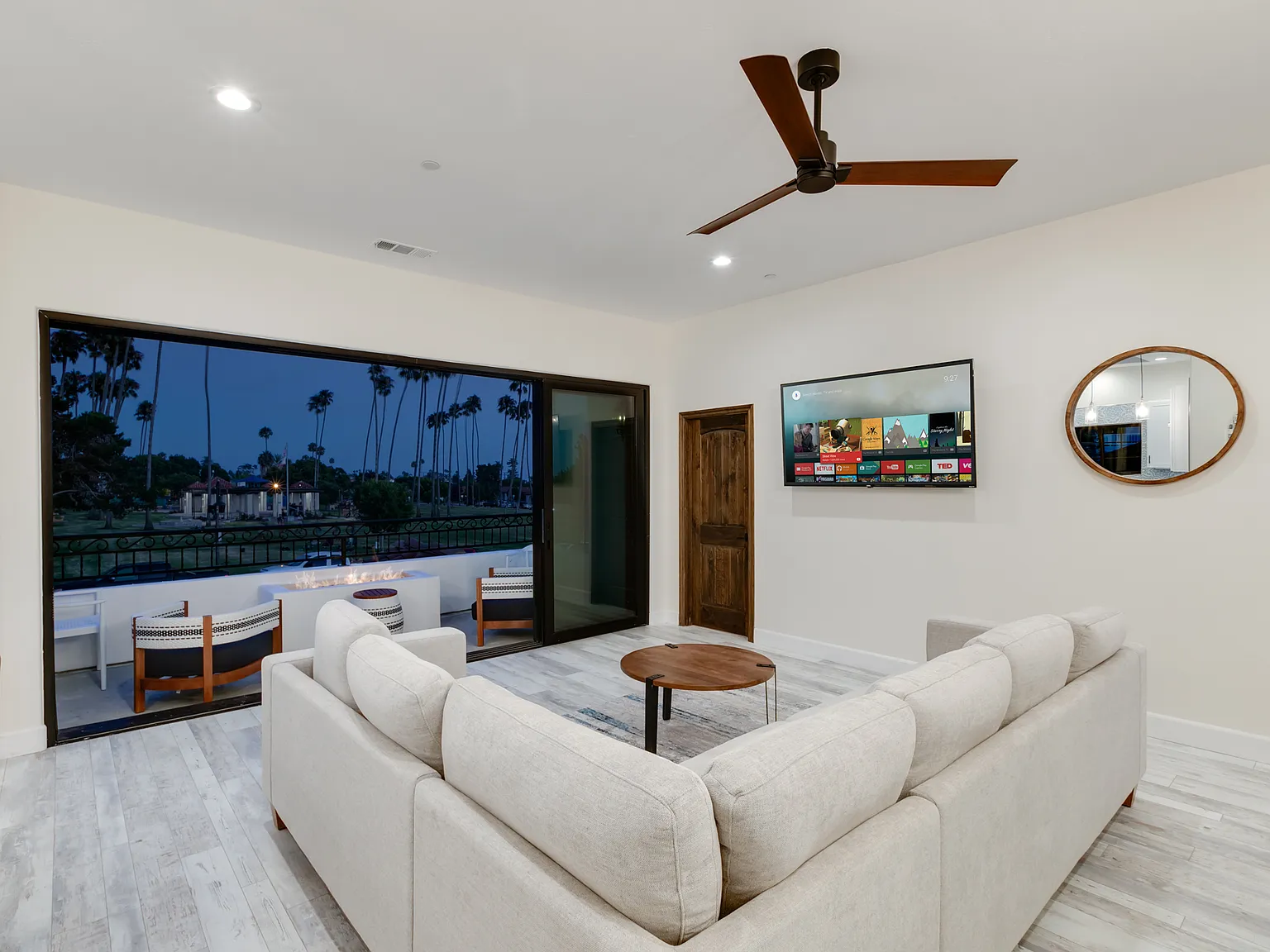 3 bed, 1000 sqft, $8,250 — Photo 2