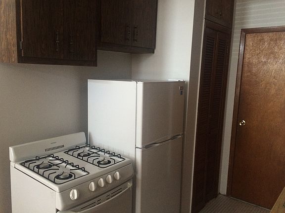 4th image of 10-59 Jackson Ave #3C